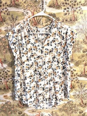 Liz Claiborne Ivory Floral Button-Up